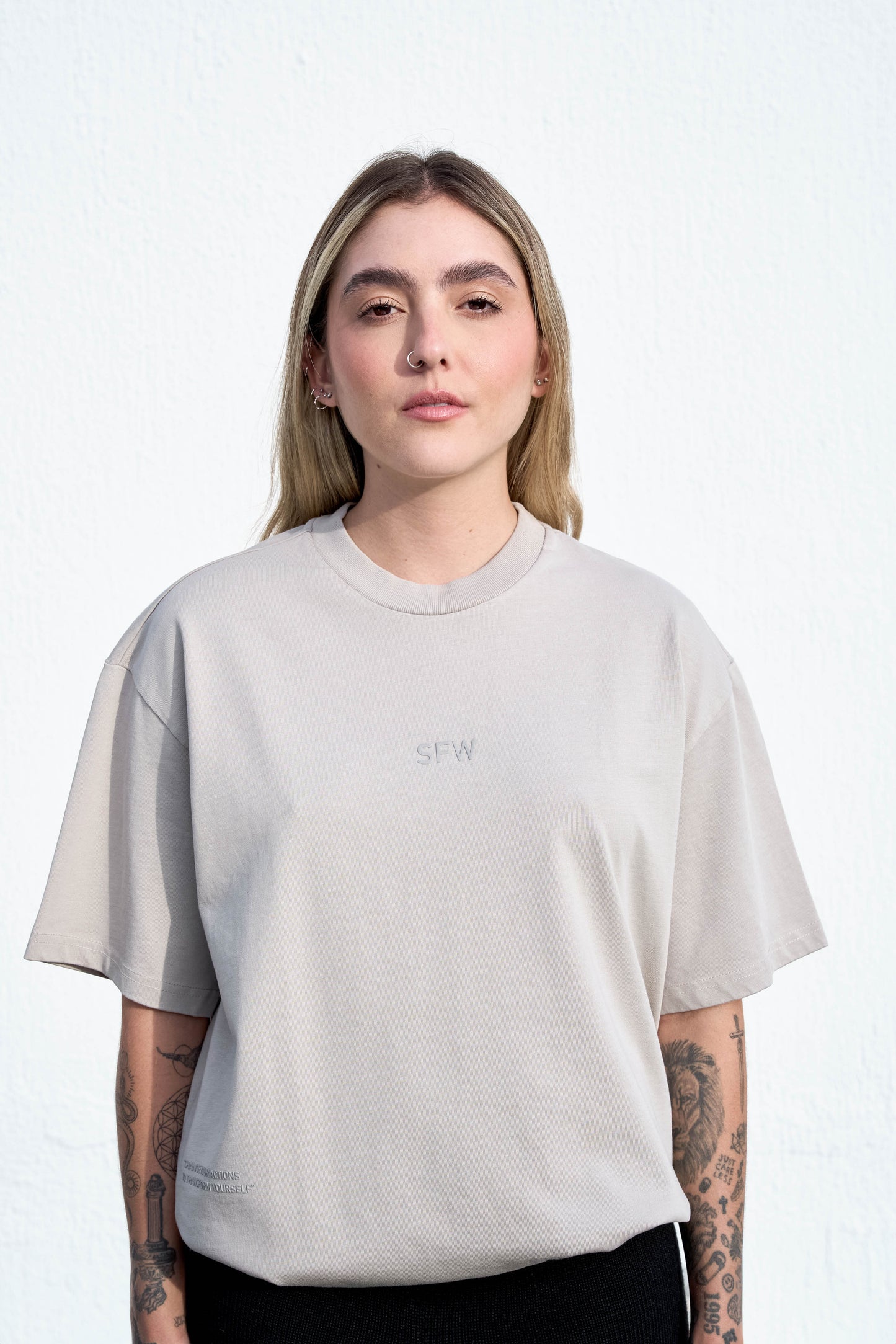 CAMISETA OVERSIZE ESSENTIAL SILVER