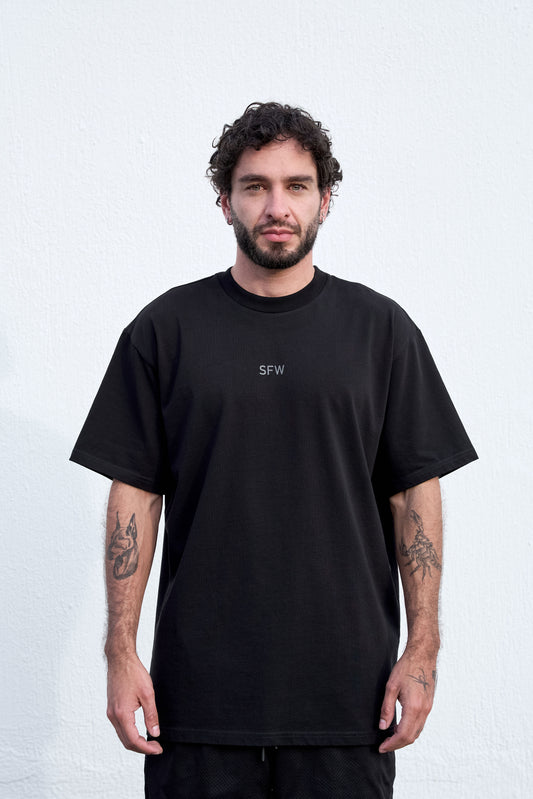 CAMISETA OVERSIZE ESSENTIAL NEGRA